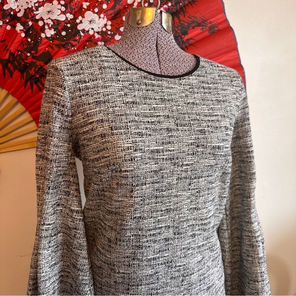 Banana Republic Black and White Bell Sleeve Top - Picture 4 of 8